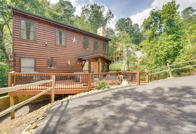 Family Cabin W/ Private Hot Tub & Game Room!