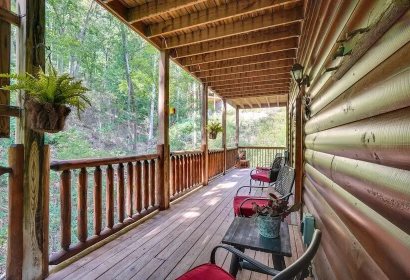 Family Cabin W/ Private Hot Tub & Game Room!