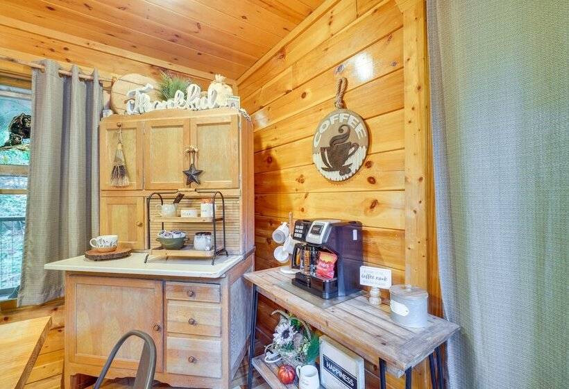 Family Cabin W/ Private Hot Tub & Game Room!