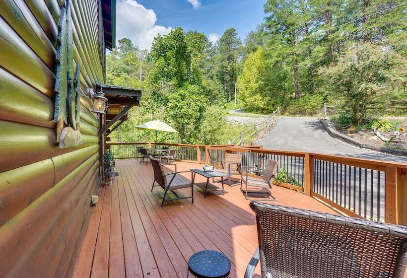 Family Cabin W/ Private Hot Tub & Game Room!