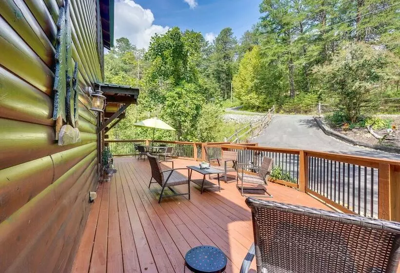 Family Cabin W/ Private Hot Tub & Game Room!