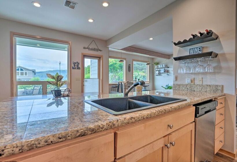 Lake Chelan Home W/ Boat Dock & Slip