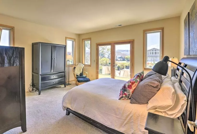 Lake Chelan Home W/ Boat Dock & Slip