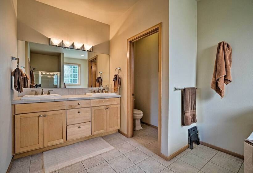 Lake Chelan Home W/ Boat Dock & Slip