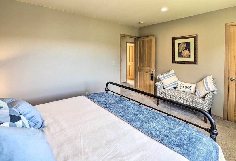 Lake Chelan Home W/ Boat Dock & Slip