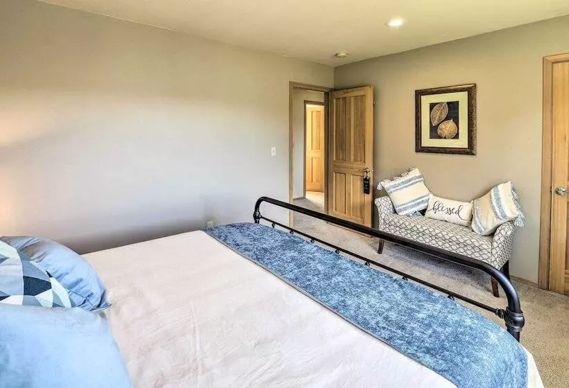 Lake Chelan Home W/ Boat Dock & Slip