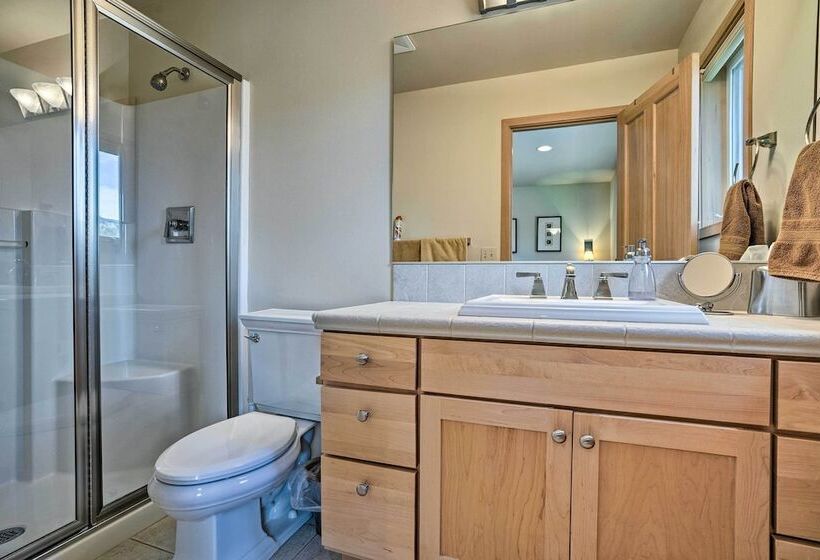 Lake Chelan Home W/ Boat Dock & Slip