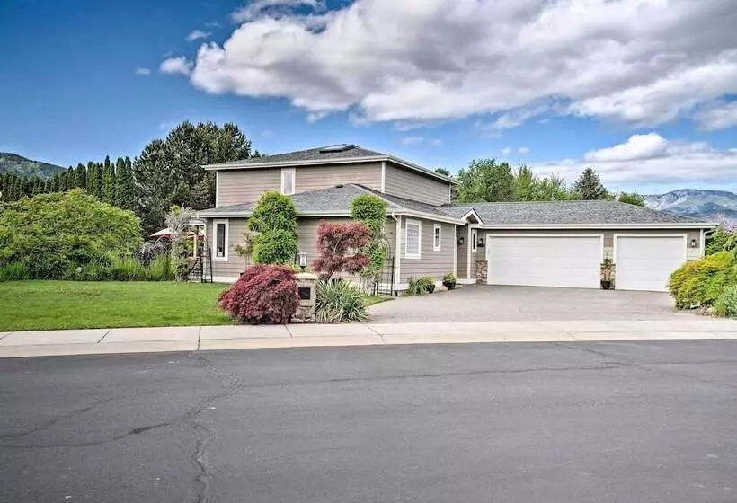 Lake Chelan Home W/ Boat Dock & Slip