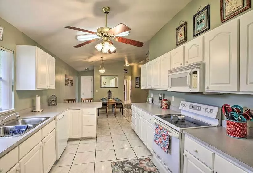 Lake Okeechobee Fishing Retreat W/ Fire Pit!