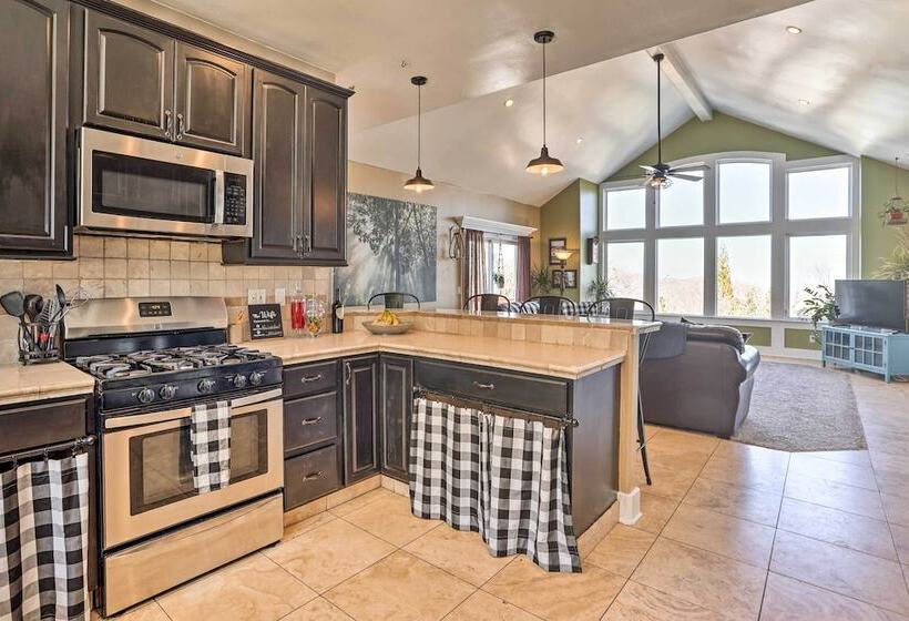 Lovely Lake Arrowhead Home W/ Private Hot Tub