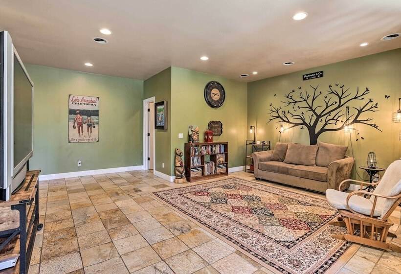 Lovely Lake Arrowhead Home W/ Private Hot Tub