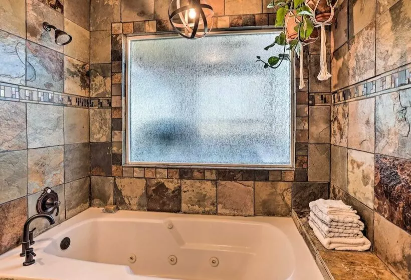 Lovely Lake Arrowhead Home W/ Private Hot Tub