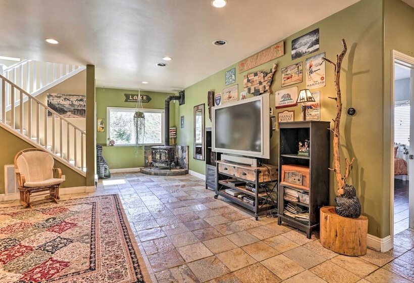 Lovely Lake Arrowhead Home W/ Private Hot Tub