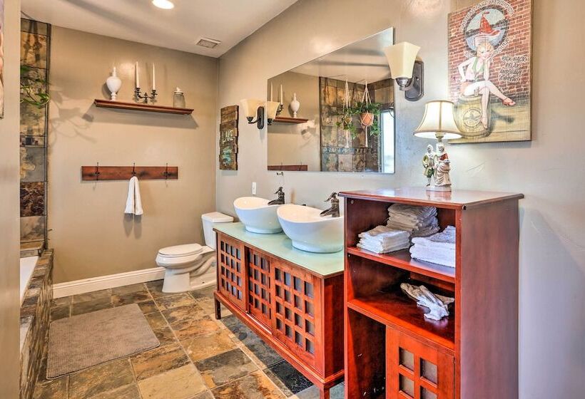 Lovely Lake Arrowhead Home W/ Private Hot Tub