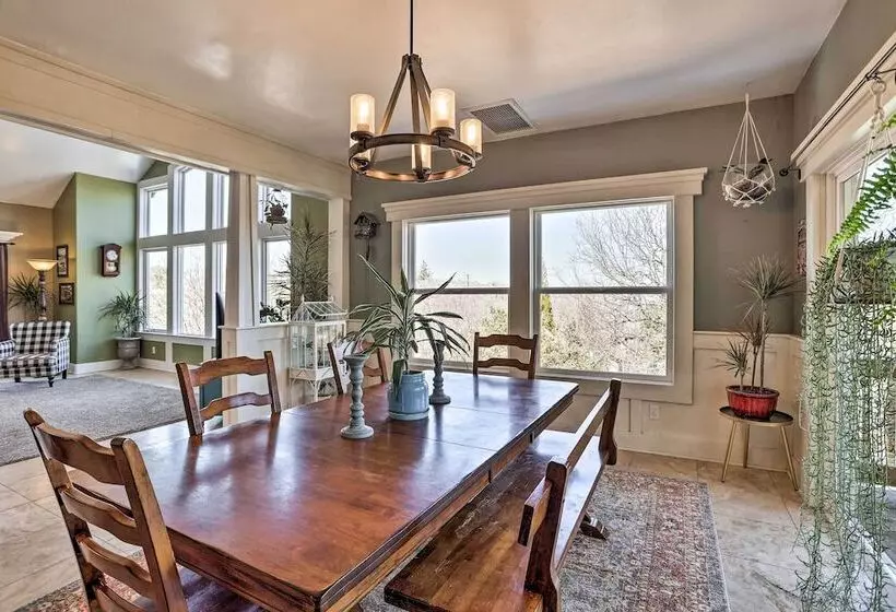 Lovely Lake Arrowhead Home W/ Private Hot Tub