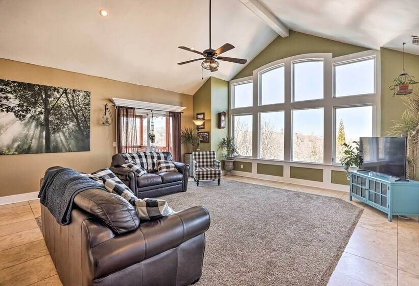 Lovely Lake Arrowhead Home W/ Private Hot Tub