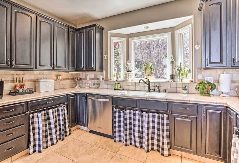 Lovely Lake Arrowhead Home W/ Private Hot Tub