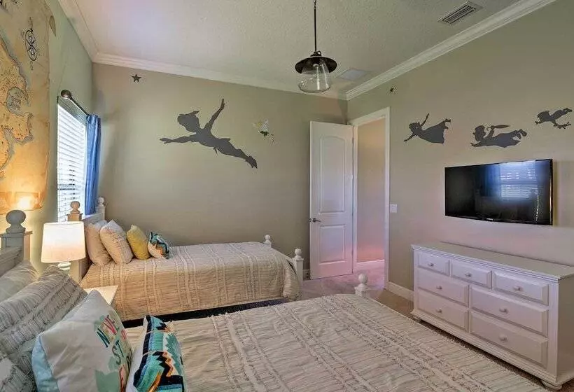 Luxe Reunion House W/ Private Pool: Near Disney!