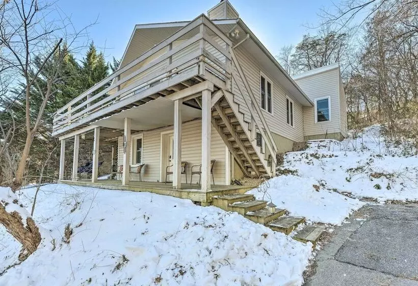 Massanutten Retreat W/ Double Deck & Mtn View!