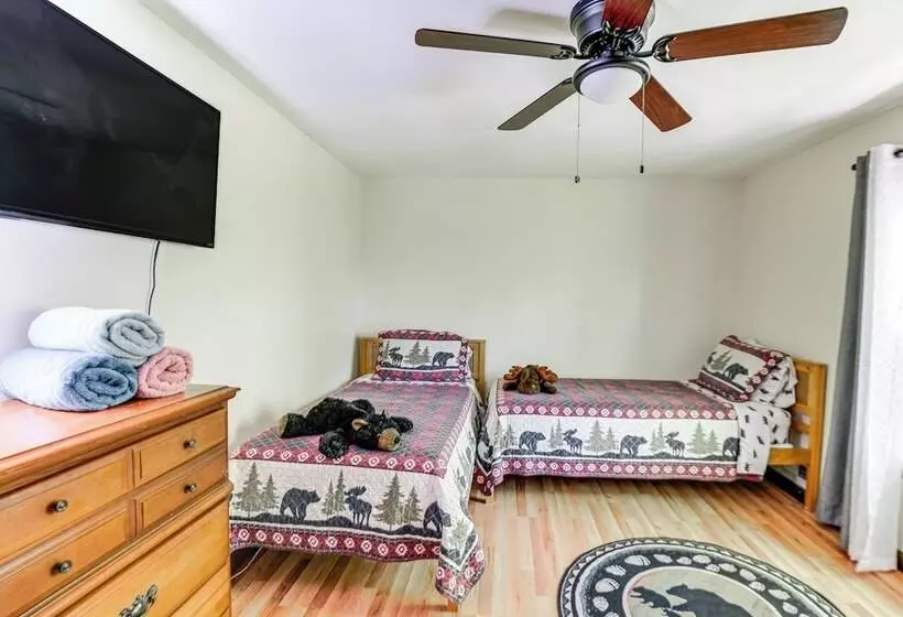 New Hampshire Vacation Rental   Walk To Beach!