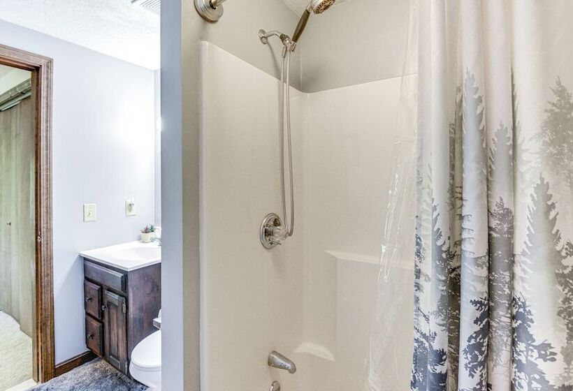 New Hampshire Vacation Rental   Walk To Beach!