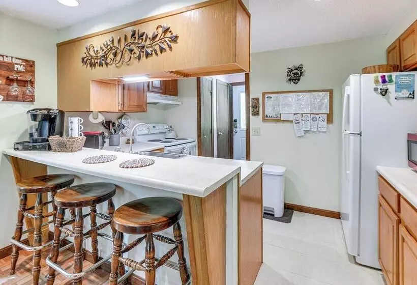 New Hampshire Vacation Rental   Walk To Beach!