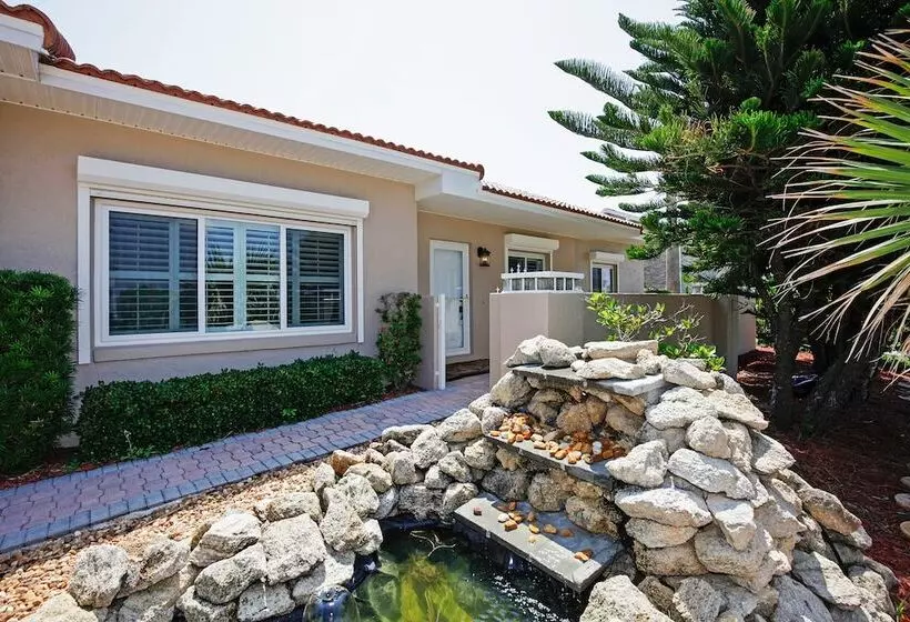 Oceanfront Oasis In Flagler Beach W/ Deck & Views!