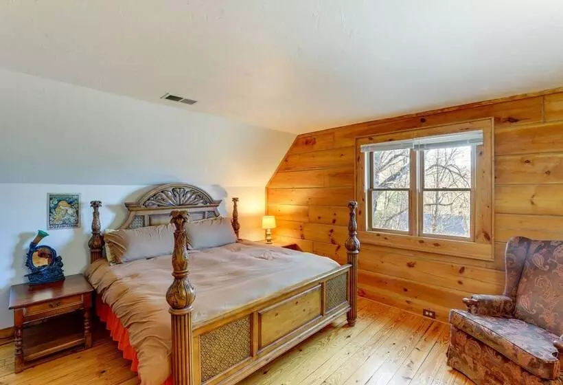 Hot Tub & Game Room: Powderhorn Mountain Cabin