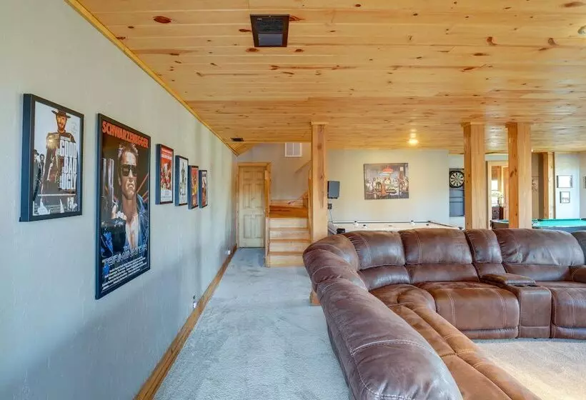 Hot Tub & Game Room: Powderhorn Mountain Cabin