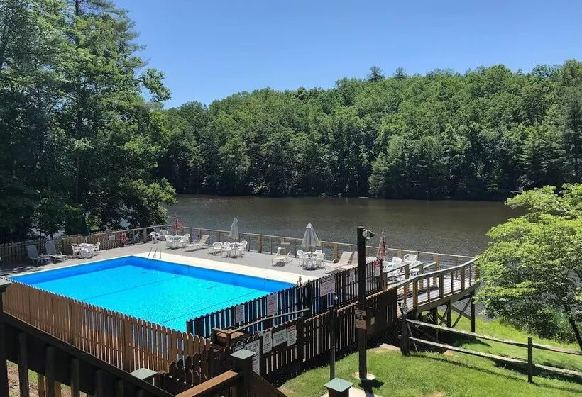 Hot Tub & Game Room: Powderhorn Mountain Cabin