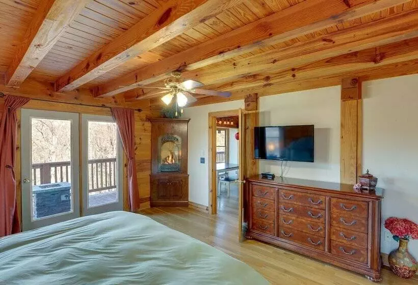 Hot Tub & Game Room: Powderhorn Mountain Cabin