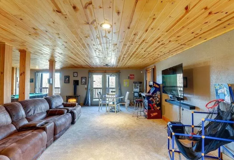 Hot Tub & Game Room: Powderhorn Mountain Cabin
