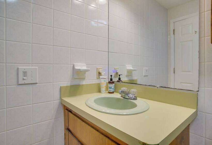 Dennis Retreat: 4 Mi To Mayflower Beach!