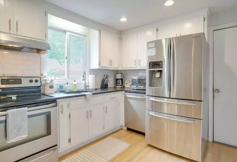 Dennis Retreat: 4 Mi To Mayflower Beach!