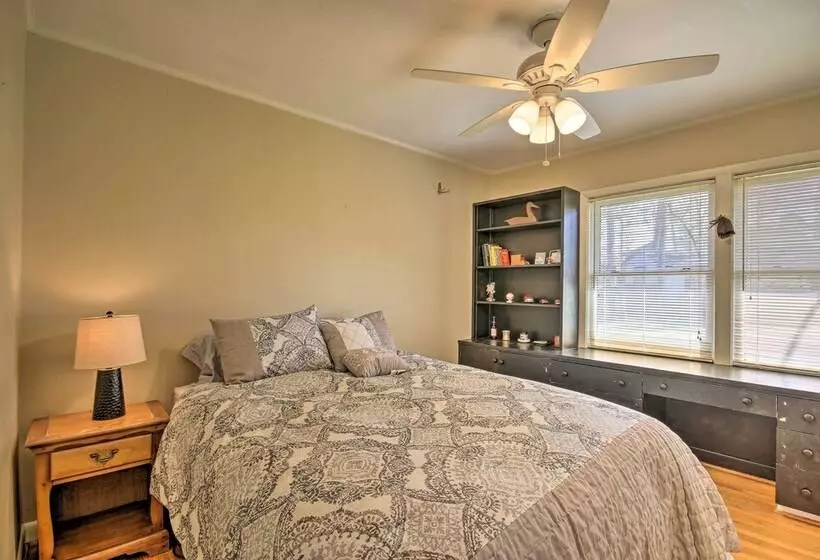 Quiet Lakefront Retreat W/ Boat Ramp & 2 Docks