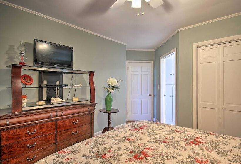 Quiet Lakefront Retreat W/ Boat Ramp & 2 Docks