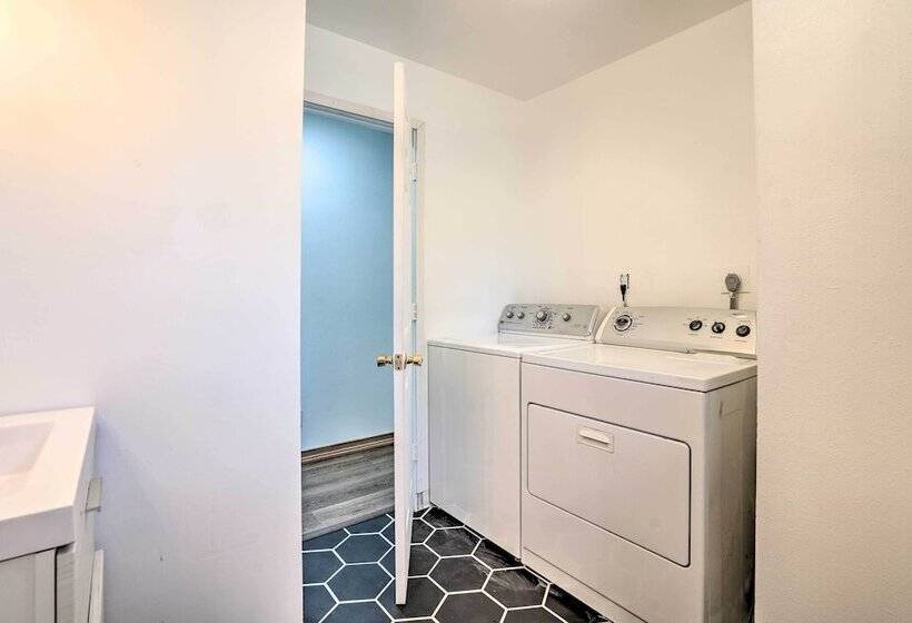 Relaxing Anchorage Home ~ 1 Mi To Downtown!