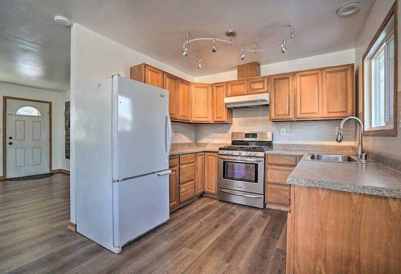 Relaxing Anchorage Home ~ 1 Mi To Downtown!