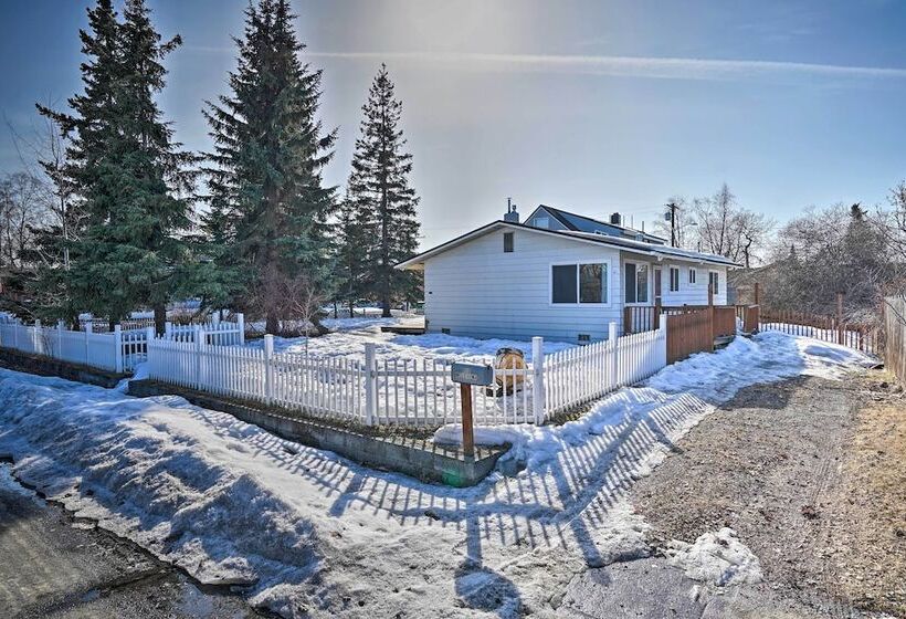 Relaxing Anchorage Home ~ 1 Mi To Downtown!