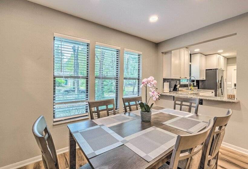 Remodeled Family Home W/ Patio Walk To Uf!