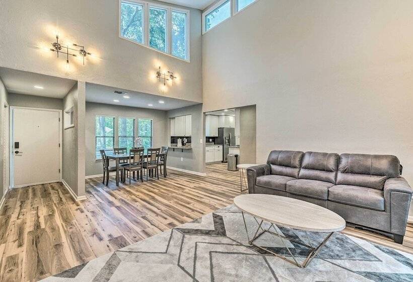 Remodeled Family Home W/ Patio Walk To Uf!