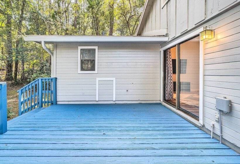 Remodeled Family Home W/ Patio Walk To Uf!