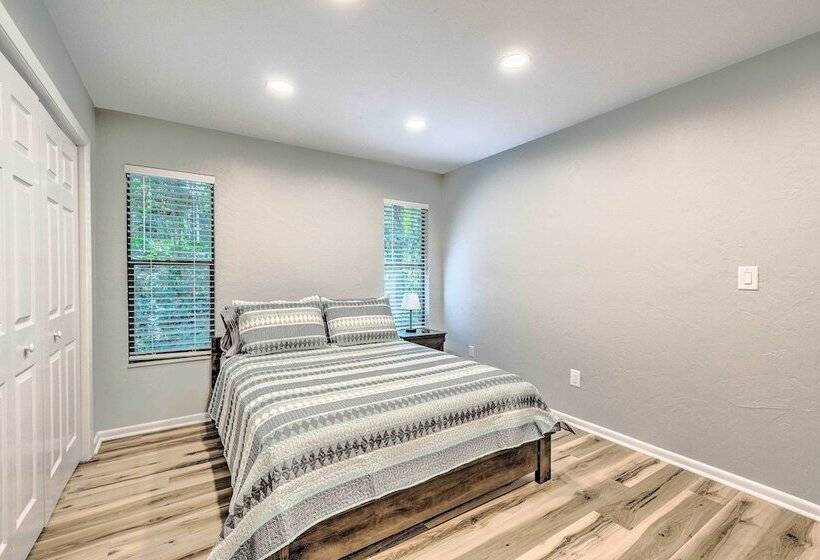 Remodeled Family Home W/ Patio Walk To Uf!