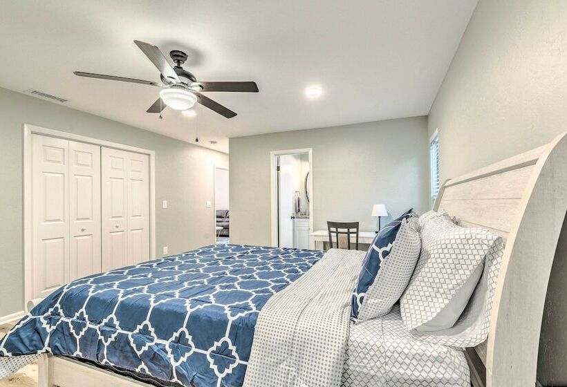 Remodeled Family Home W/ Patio Walk To Uf!