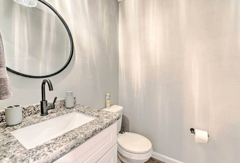 Remodeled Family Home W/ Patio Walk To Uf!