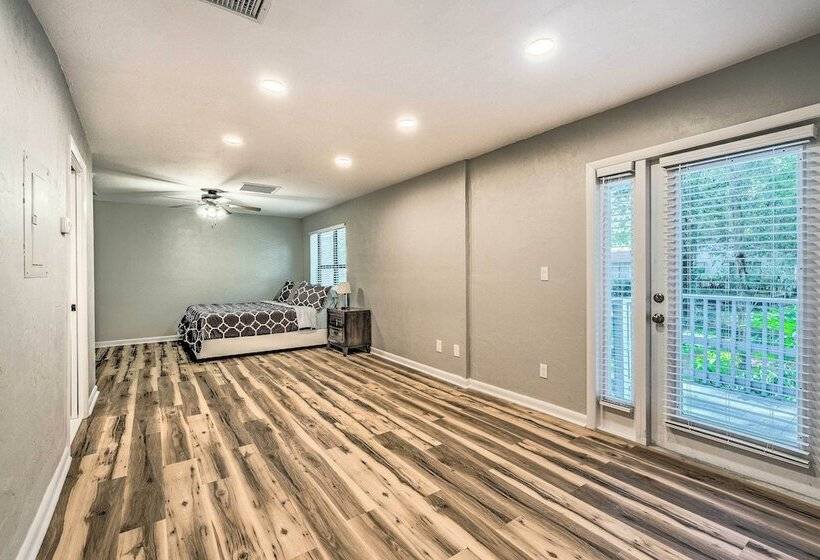 Remodeled Family Home W/ Patio Walk To Uf!