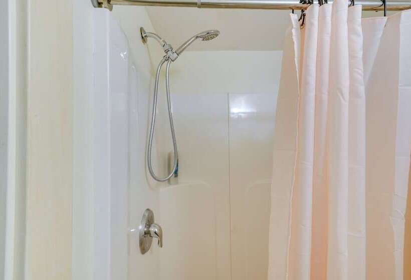 Renovated Lakefront House W/ Dock: Pets Welcome!