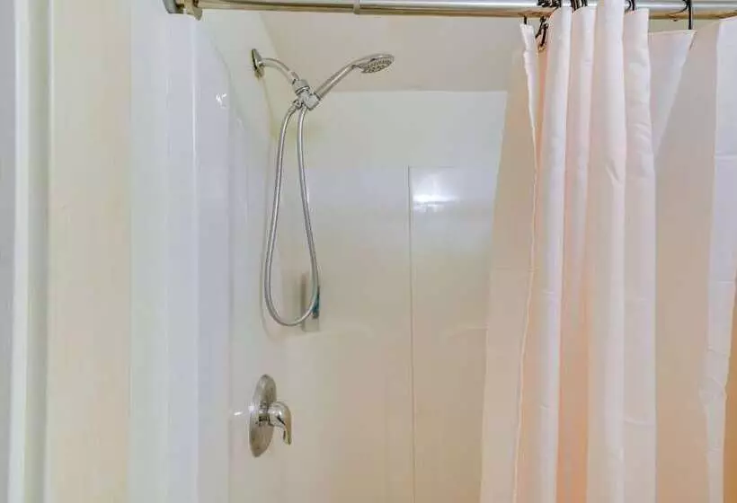 Renovated Lakefront House W/ Dock: Pets Welcome!