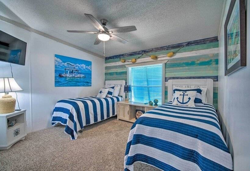 Retreat On The River W/ Boat Dock, Porch, & Grill!