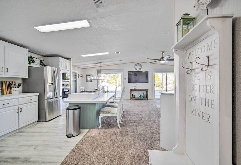 Retreat On The River W/ Boat Dock, Porch, & Grill!